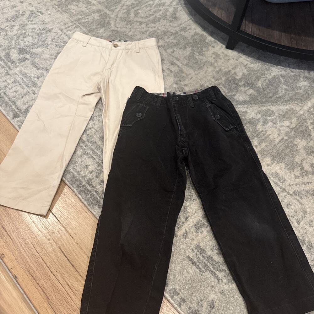 2 Pairs Of Burberry children pants Black And Khaki Size 5